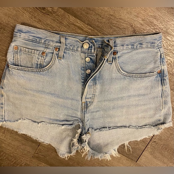 501 Levi Highwaisted denim shorts sz28 - Picture 2 of 3